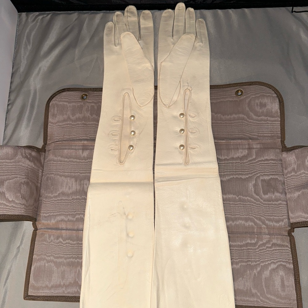 Aris of Paris vintage 60’s leather gloves